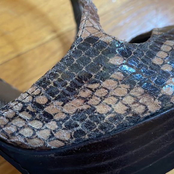 Stuart Weitzman Size 9 Snake skin heels - Picture 6 of 7